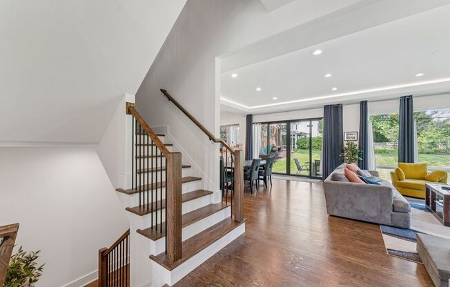 Modern Luxury Meets Smart Living in this Spacious 7-Bedroom Home!