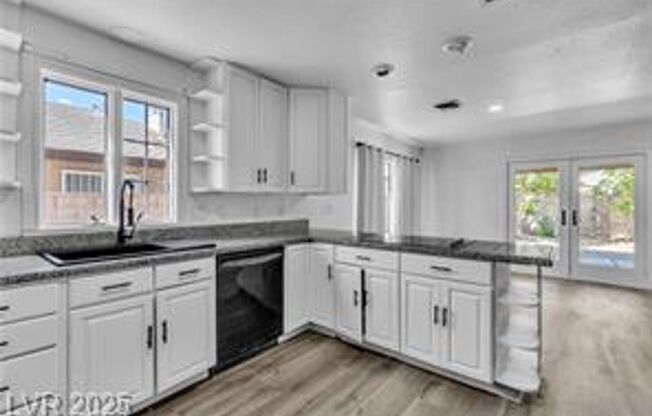 Spacious Single Story Home Near Sahara/Eastern