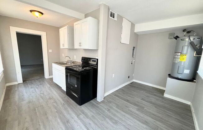 2 beds, 1 bath, 700 sqft, $1,100, Unit Unit 1