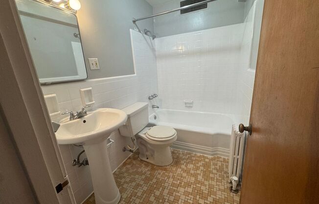 2 beds, 1 bath, 800 sqft, $1,999, Unit 6230 Fifth Ave. #222D