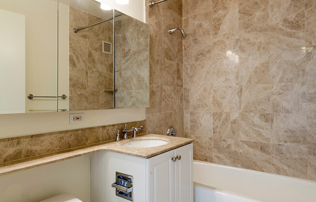 2 beds, 2 baths, $9,300, Unit 1711