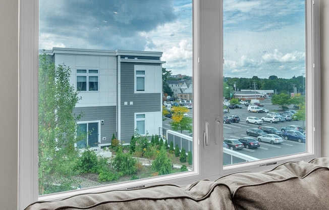 3 beds, 2 baths, 1,090 sqft, $5,250, Unit 318