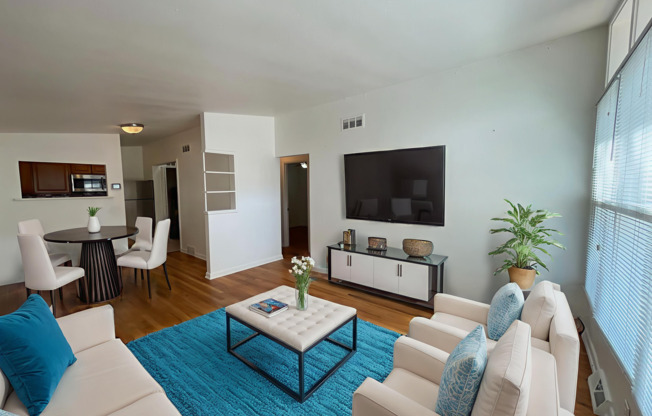 Charming 2 Bedroom, 1 Bathroom Duplex in Aurora