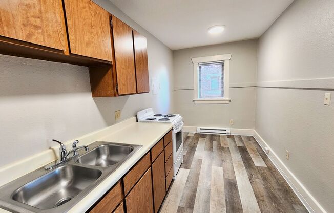 Studio, 1 bath, 425 sqft, $1,050, Unit 202