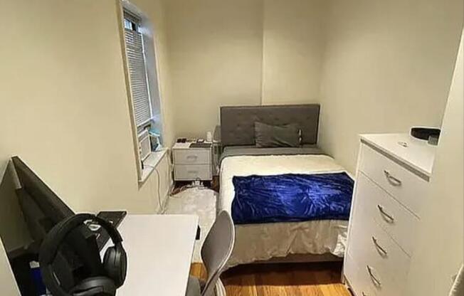 233 E 12 ST