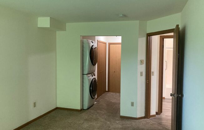 3 beds, 1 bath, 1,040 sqft, $1,800, Unit 3172-104