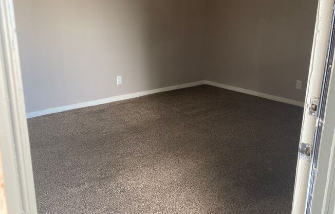 2 beds, 1 bath, 850 sqft, $900, Unit LP#45