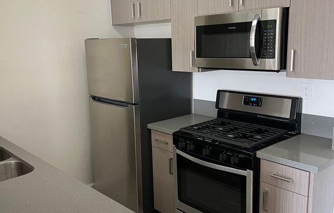 2 beds, 2 baths, $2,850, Unit 308