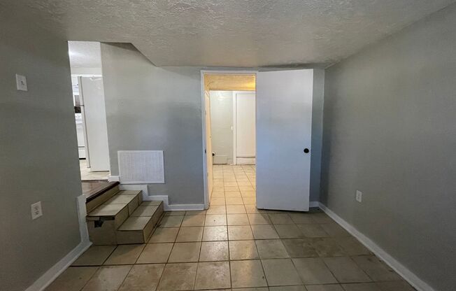 3 beds, 1 bath, $1,225