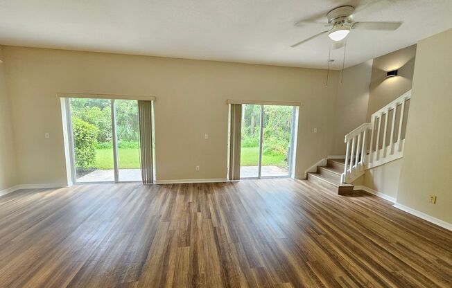 Charming 3 Bedroom townhome in gated community of Live Oak