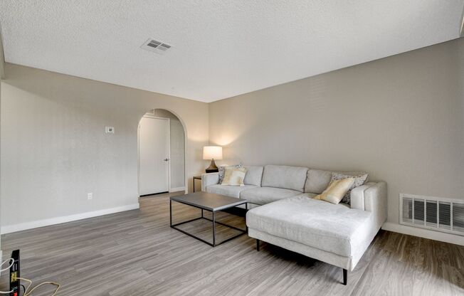 2 beds, 2 baths, 1,050 sqft, $1,300
