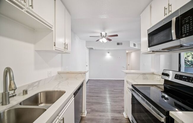 2 beds, 2 baths, 895 sqft, $2,048, Unit 102