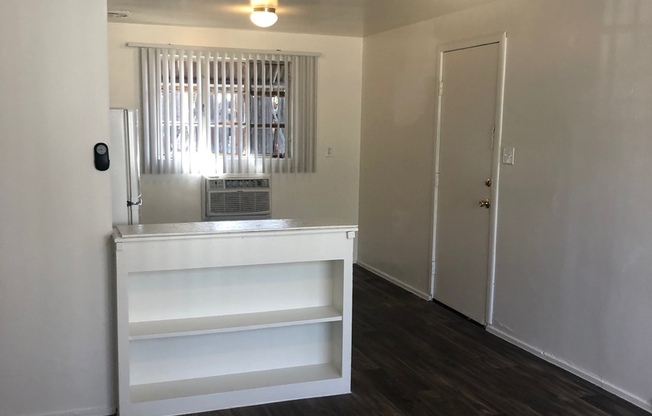 Studio, 1 bath, 380 sqft, $832, Unit 413