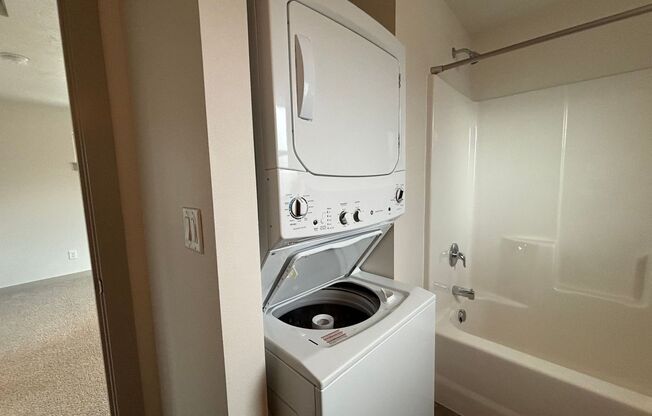 1 bed, 1 bath, 578 sqft, $1,550, Unit 70 NE Cessna Dr #2