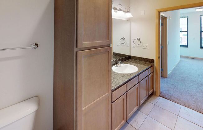 2 beds, 1.5 baths, $2,450, Unit 602 W Main St