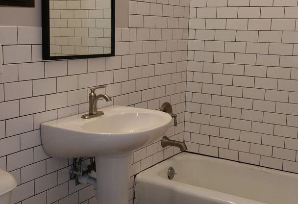 1 bed, 1 bath, $1,085, Unit 303