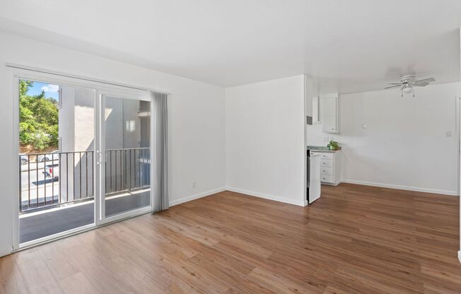 Bright & Freshly Painted 1 Bedroom Apartment!