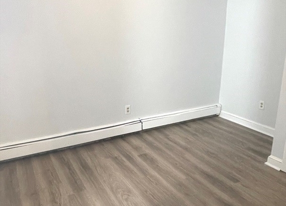 4 beds, 1 bath, 1,200 sqft, $4,000, Unit 3(2B)