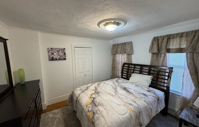 2 beds, 1 bath, 800 sqft, $2,400, Unit 27