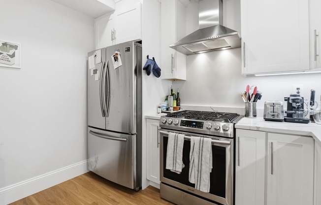 2 beds, 2 baths, 1,305 sqft, $4,800, Unit 3
