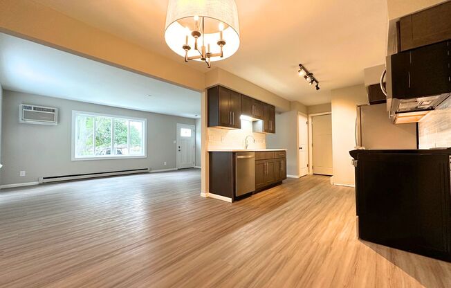 Cedarburg Townhome with attached garage, Newly Renovated with in unit laundry