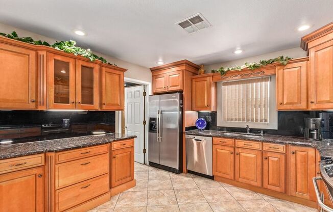 Updated 3bd w/ pool 51ave Bell