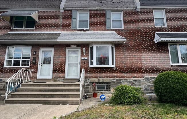 Stunning 3-Bedroom Townhome in Wissinoming! Available NOW!