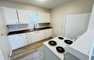 1 bed, 1 bath, 484 sqft, $950, Unit Garage Apt