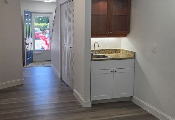 2 Bed 2 Bath townhome with a Den/ Office space for rent