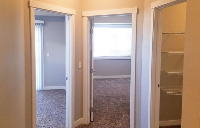 3 beds, 2.5 baths, $2,250, Unit 307