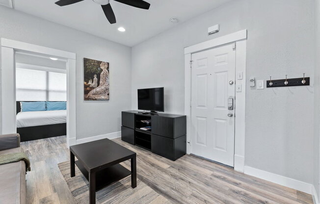 1 bed, 1 bath, 585 sqft, $1,300, Unit 1