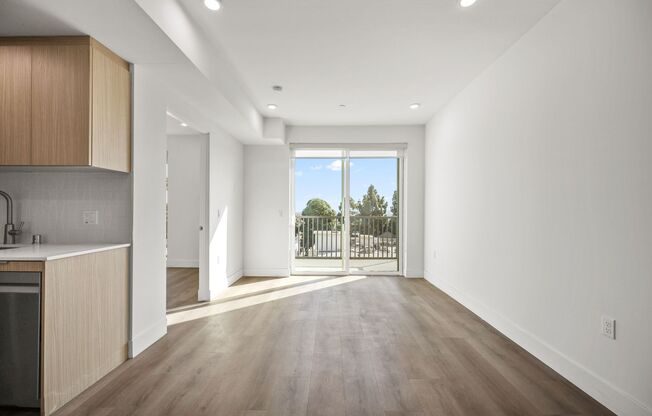 3 beds, 3 baths, 938 sqft, $3,651.43, Unit 504