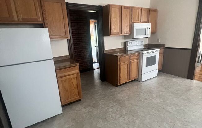 2 beds, 1 bath, $1,495