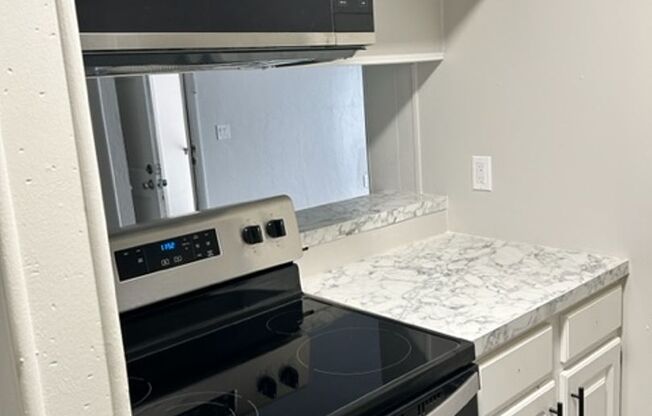 1 bed, 1 bath, 745 sqft, $1,175, Unit C4