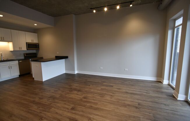 1 bed, 1 bath, 642 sqft, $3,300, Unit 3833-315