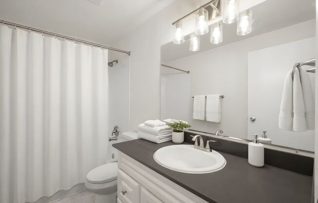 2 beds, 1 bath, 725 sqft, $2,470, Unit 110