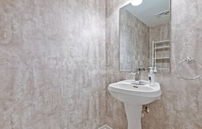 3 beds, 4 baths, 2,734 sqft, $8,500, Unit Apartment 3800