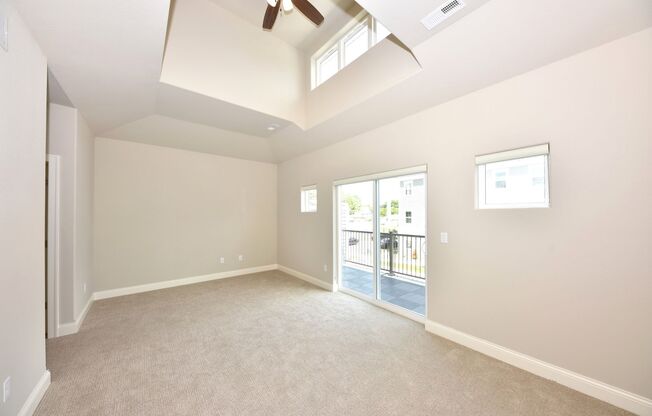 3 beds, 2.5 baths, 1,964 sqft, $3,200, Unit 6200-1