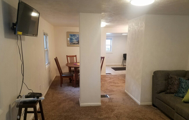 2 beds, 1 bath, $3,100