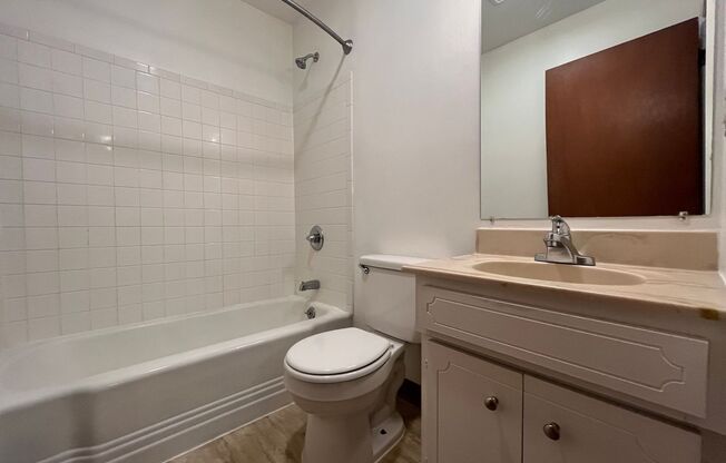 2 beds, 1 bath, $1,595, Unit 23