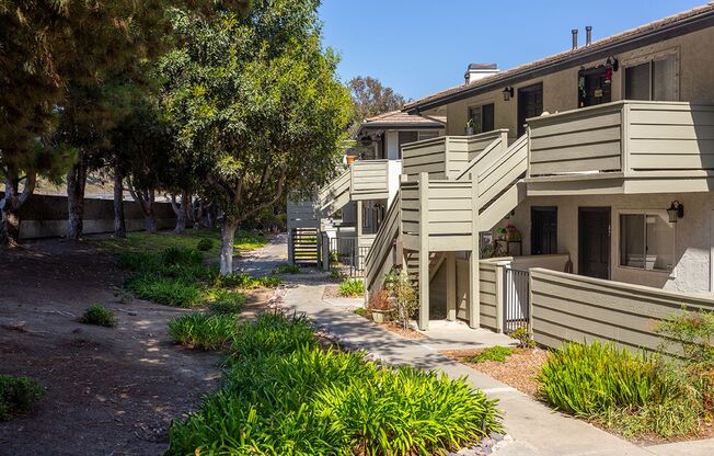 2 beds, 1 bath, 887 sqft, $2,480, Unit 60