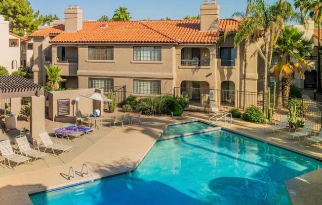 Beautiful Scottsdale Condo with Pool Views!