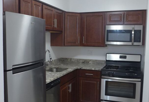 1 bed, 1 bath, 640 sqft, $1,650, Unit 404