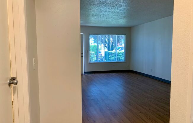 2 beds, 1 bath, 925 sqft, $1,470, Unit 2