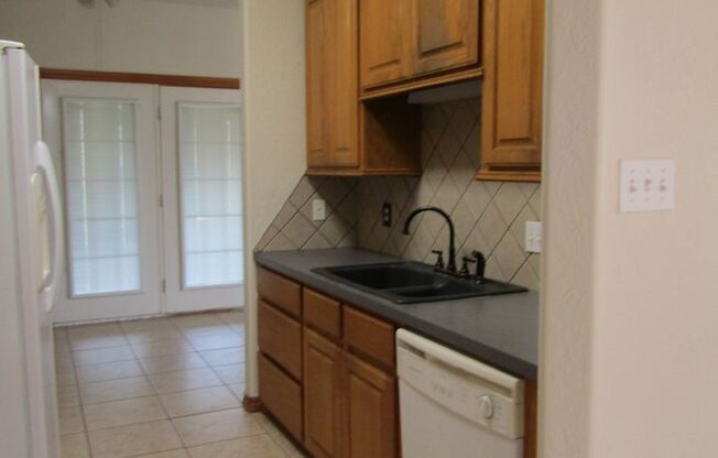 3 beds, 2 baths, $1,550