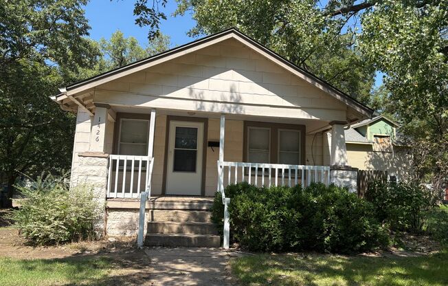 Beautiful 2 bed/ 1 bath