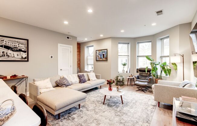 Stunning premium corner Townhome condo in the desirable Eckington neighborhood!