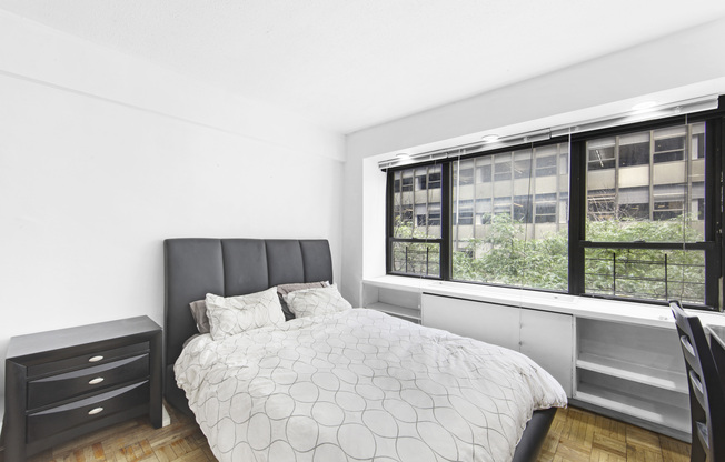 210 E 47 ST
