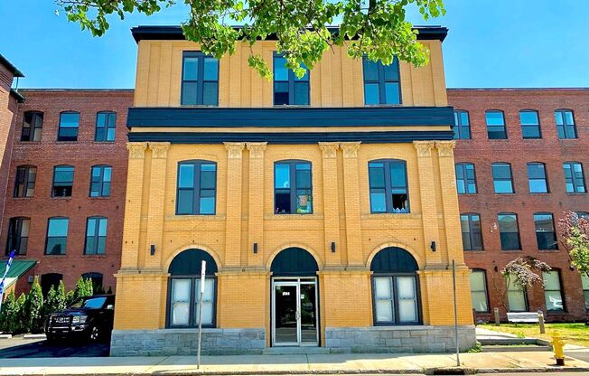 Studio, 1 bath, 450 sqft, $1,375, Unit 201