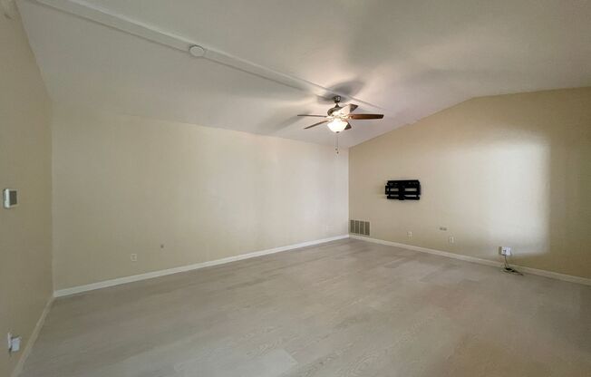 Light and Bright 3 Bedroom 2 Bath Oceanside Home!